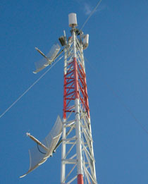 Torre metálica estaiada em Curitiba